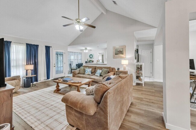 Building Photo - 6453 Garden Dr
