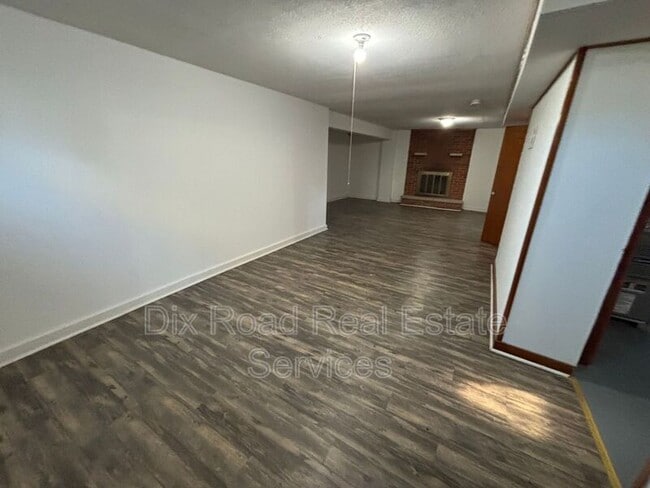 Building Photo - 645 Swigart Dr