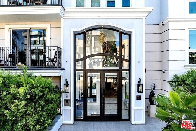 Building Photo - 1249 S Holt Ave