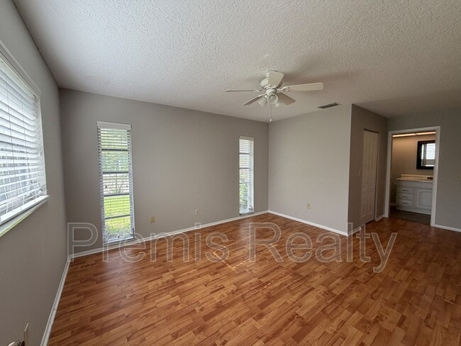 Foto del edificio - 1624 Heather Pl