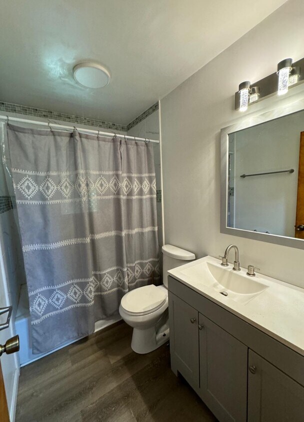 Foto principal - 24207 Jefferson Center St