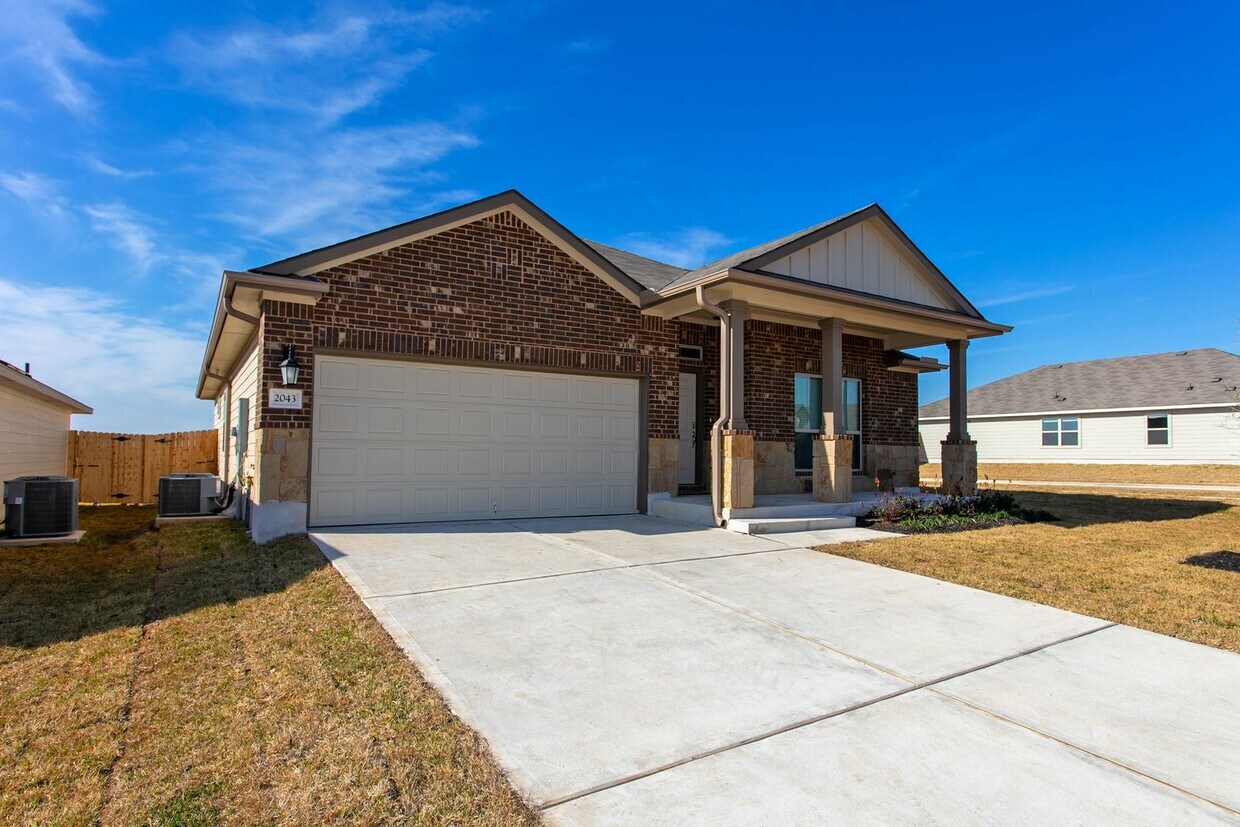 Foto principal - 4 Bedroom 2 Bath 2 Car garage in Pleasant ...