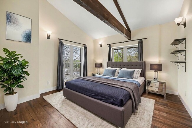 Building Photo - Stunning Luxury Home in Sunnyside **Move-In Special**