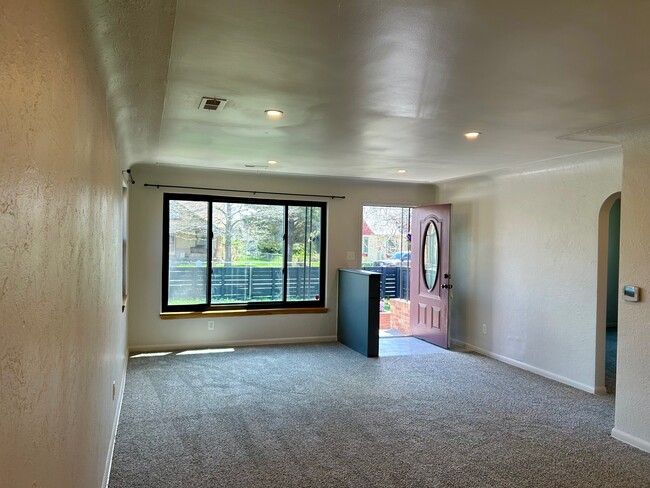 Foto del edificio - 1295 Vance St