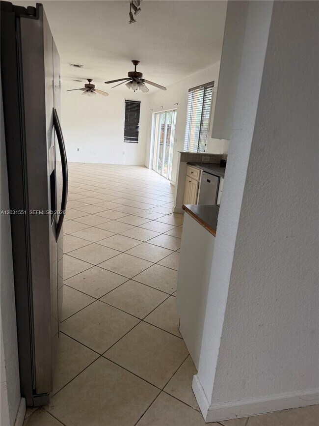 Foto del edificio - 3581 NE 11th Dr