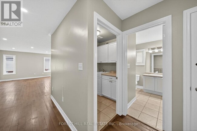 Photo du bâtiment - 70 Diana Way