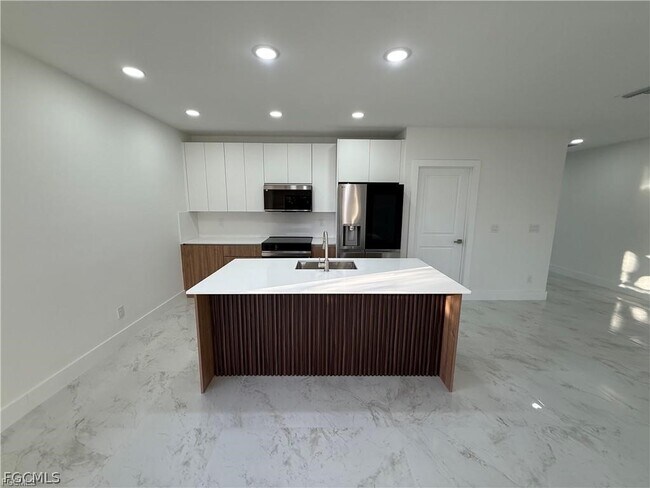 Building Photo - 4342 NW 34th Pl