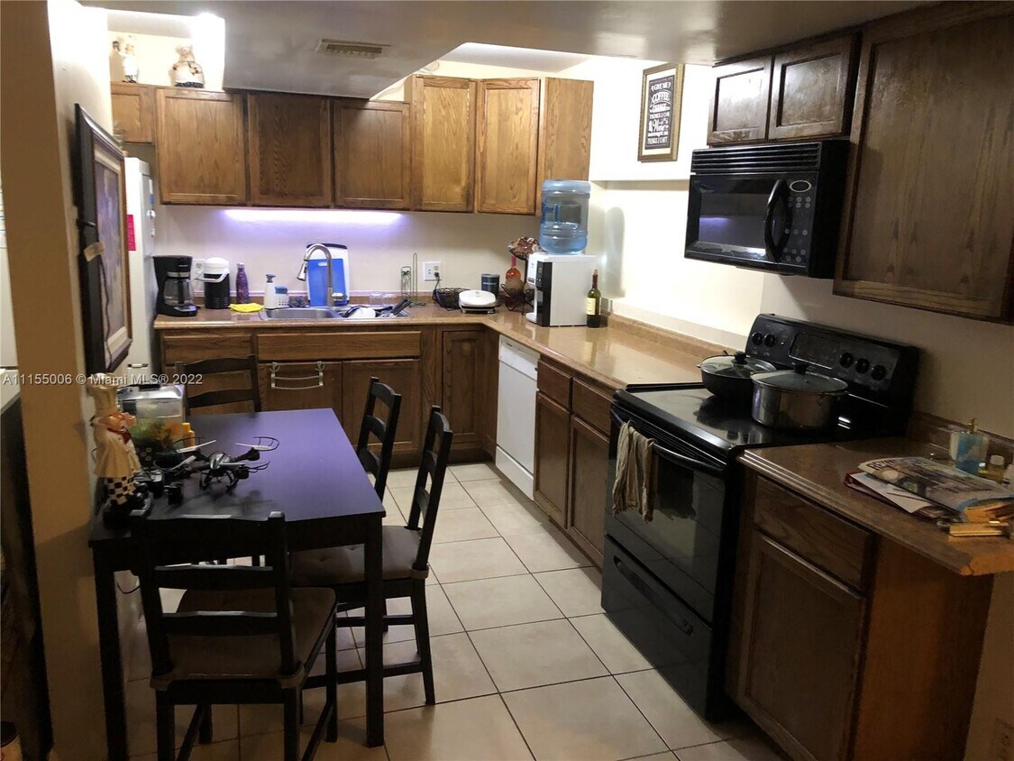 Primary Photo - 9431 Live Oak Pl
