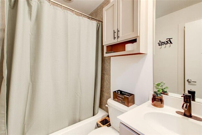 Foto del edificio - 241 Maynard Terrace SE