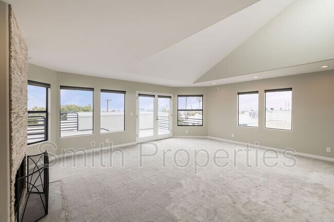 Building Photo - 604 N Irena Ave
