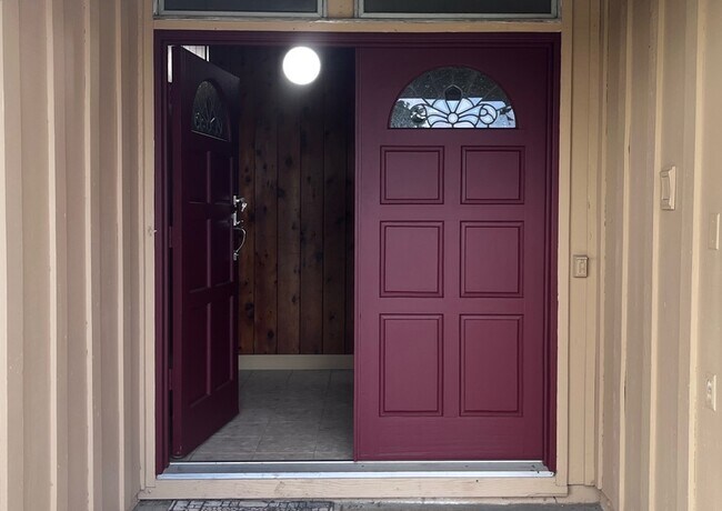 Building Photo - 2020 Euclid Ave