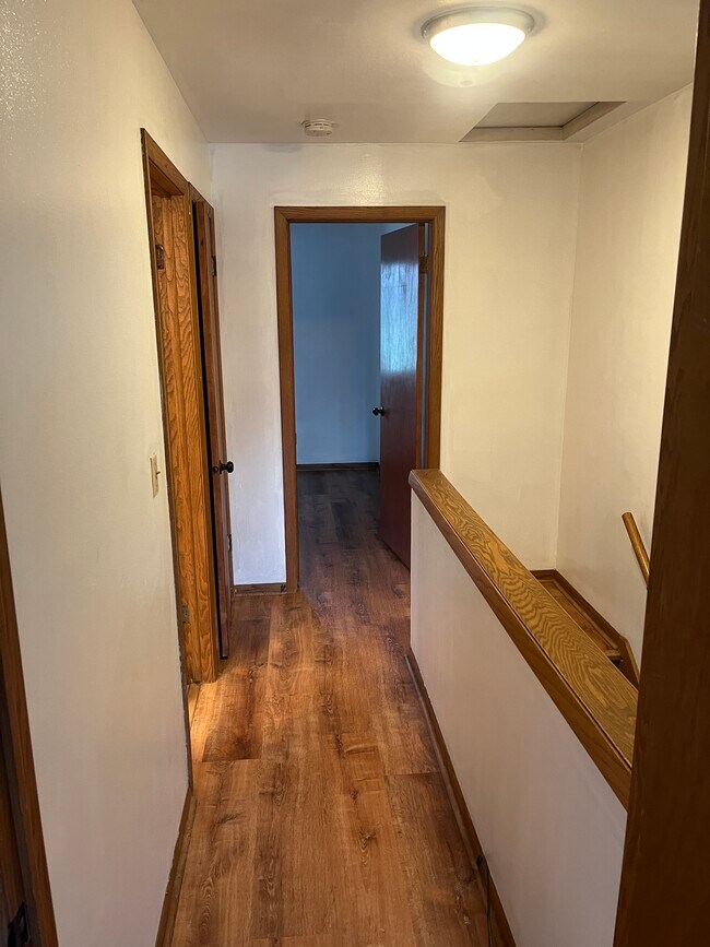 Pasillo superior - 1325 Camden Way