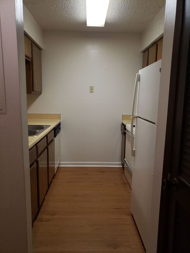 Foto del edificio - Spacious 1 Bedroom, 1.5 Bath Townhouse – Minutes from Nashville