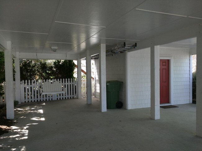 Building Photo - 205 Sealane Way