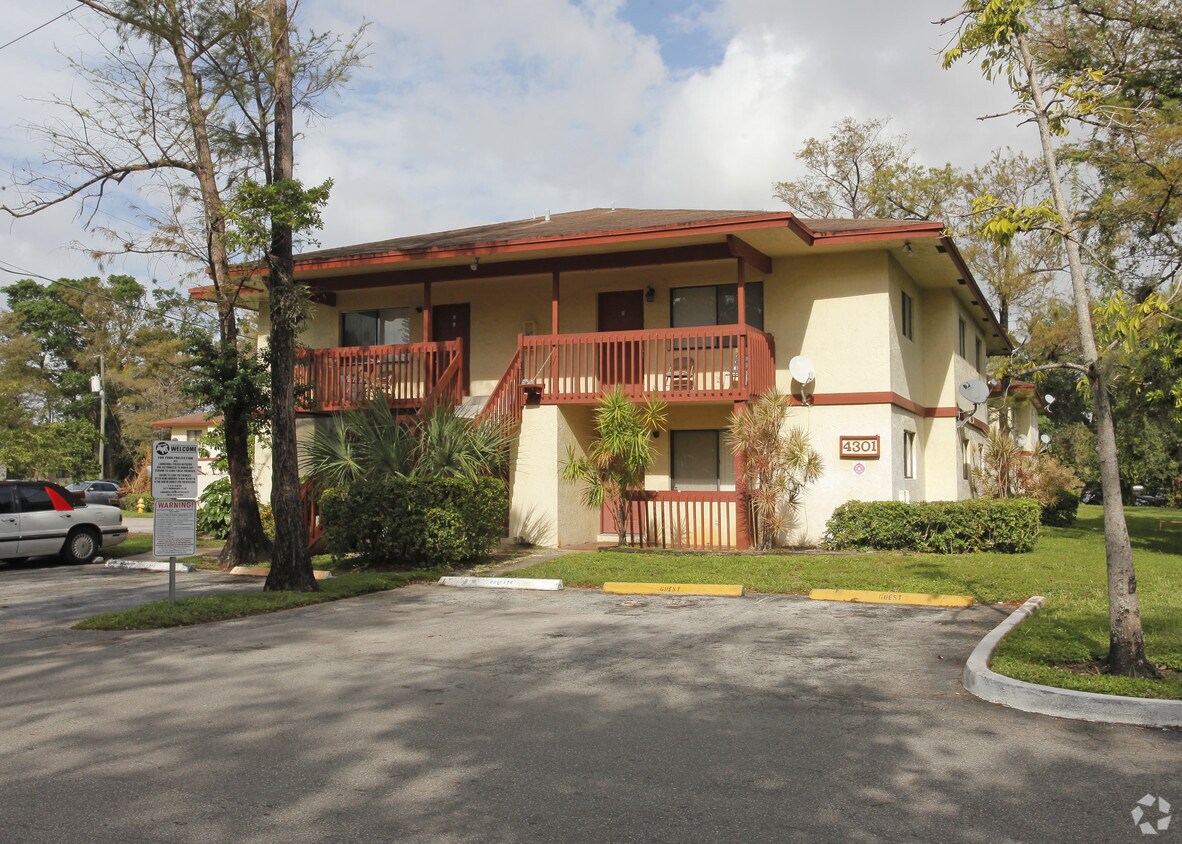 Hiddden Forest Condominium Apartments in Lauderhill, FL