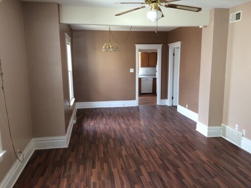 Building Photo - 841 W Chestnut St