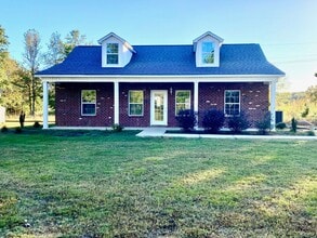Building Photo - 820 Bryant Ln