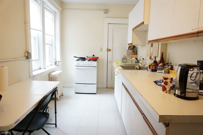 Foto del edificio - 1 br, 1 bath  - 51 Linden St 11
