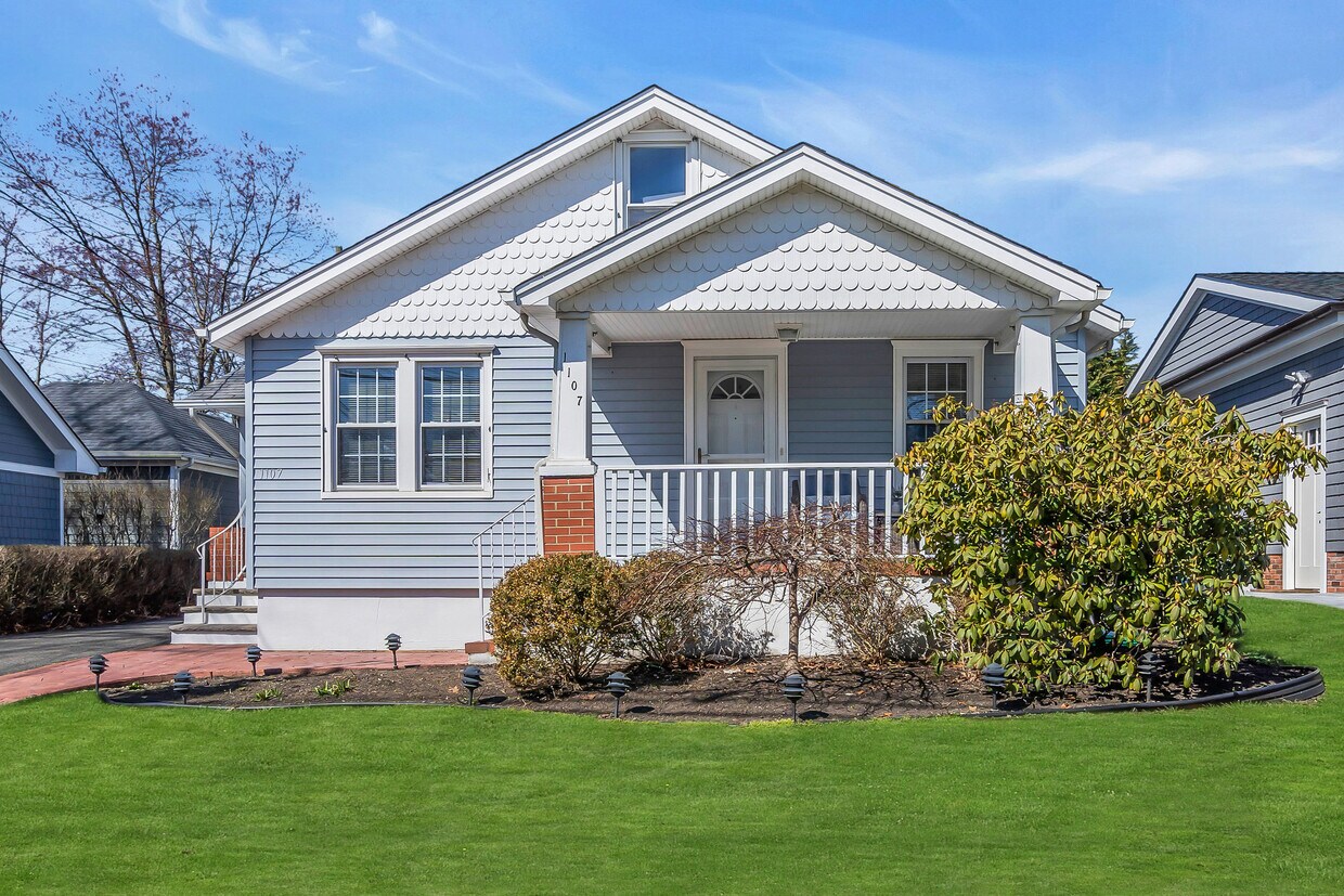 Foto principal - 1107 5th Ave