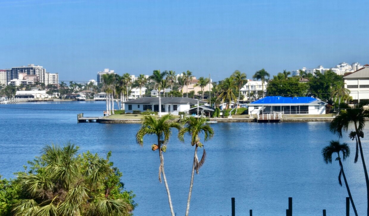 Primary Photo - 260 Southbay Dr