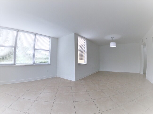 Foto del edificio - 17890 W Dixie Hwy
