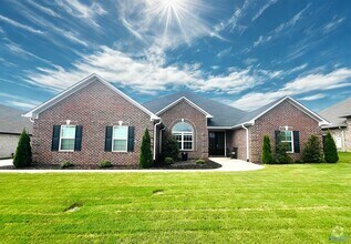 Building Photo - 17123 Stonegate Dr