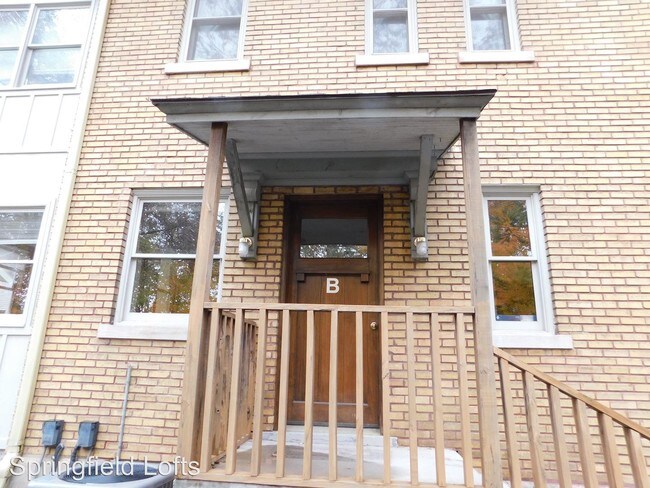 Building Photo - 1021 E Walnut St