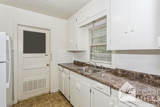 Foto del edificio - 1 Bedroom, Lawn and Trash Included