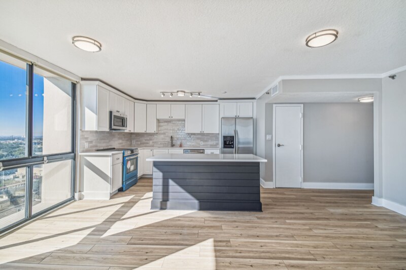 Primary Photo - 3301 Bayshore Blvd