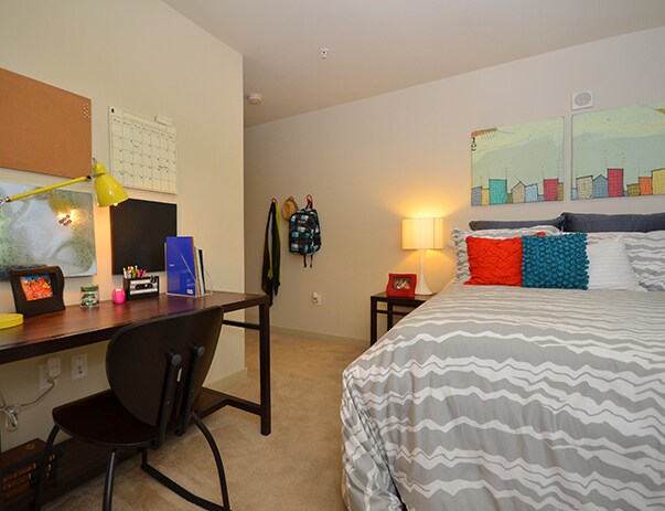 Foto principal - 8150 Baltimore Ave