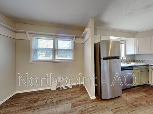 Foto del edificio - 12019 Bennington Ave