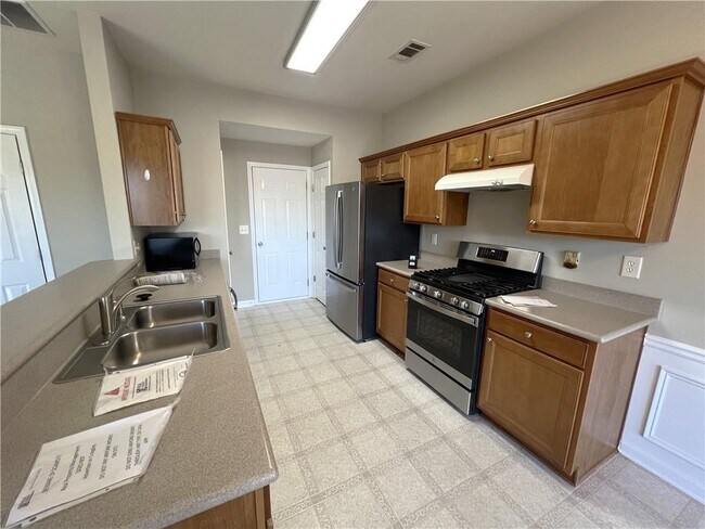 Building Photo - 130 Finchley Dr