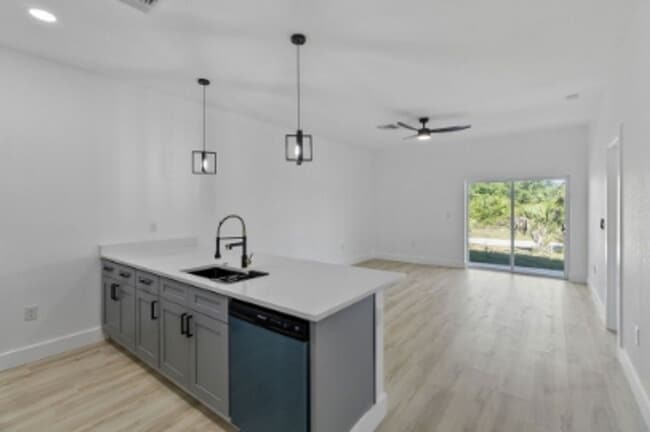 Foto del edificio - 8251 Dimstead St