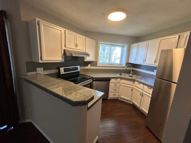 Building Photo - 7420 Lomas Ct