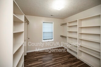 Building Photo - 610 Kensington Dr