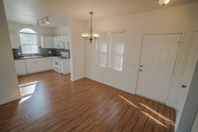 Foto del edificio - Charming 1-Bedroom Home in Saugus's Bordea...