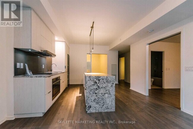 Photo du bâtiment - 1 Bloor St E