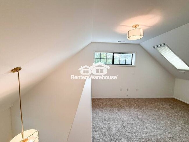 Building Photo - Bright and Spacious Boulder Home with Vaulted Ceilings and Loft