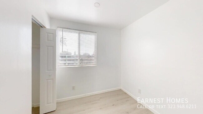 Foto del edificio - 10550 Collett Ave