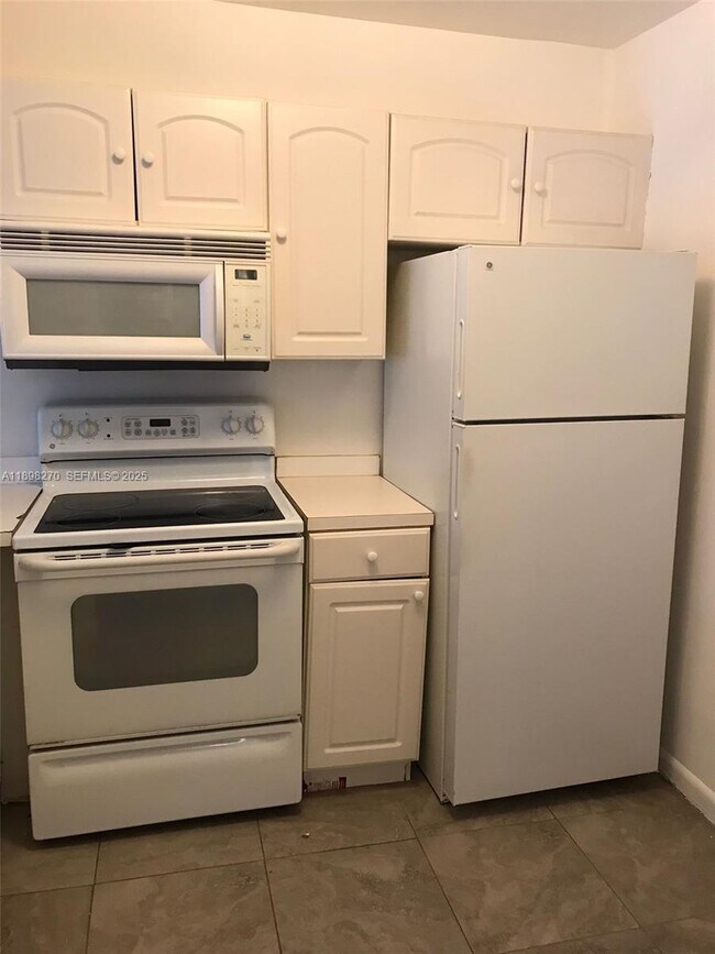 Building Photo - 16465 NE 22nd Ave