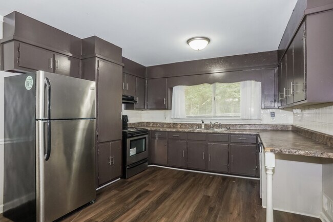 Building Photo - Classic Brick Beauty with 3-bedrooms in North Augusta, SC