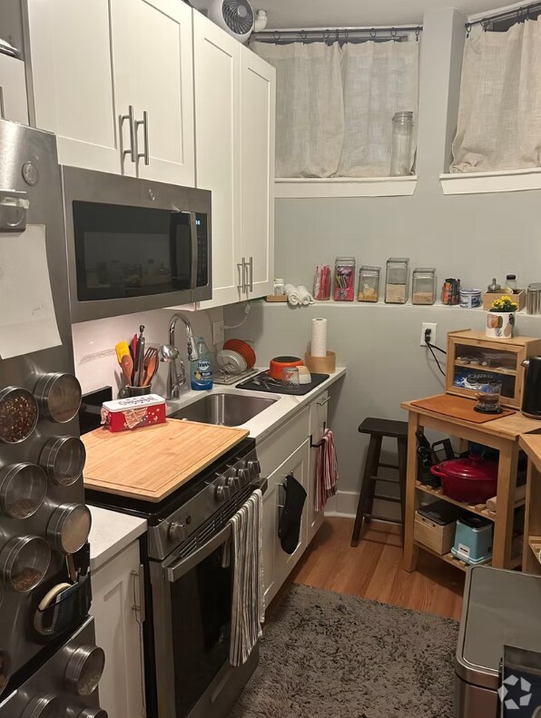 Building Photo - 585 Beacon St