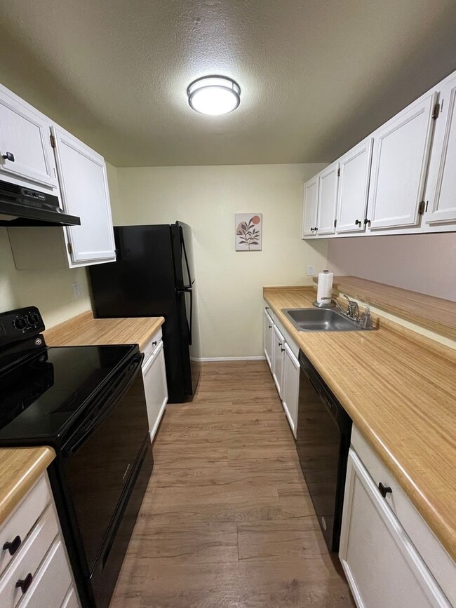 Foto del edificio - Charming 2 Bedroom Condo in the Heart of T...