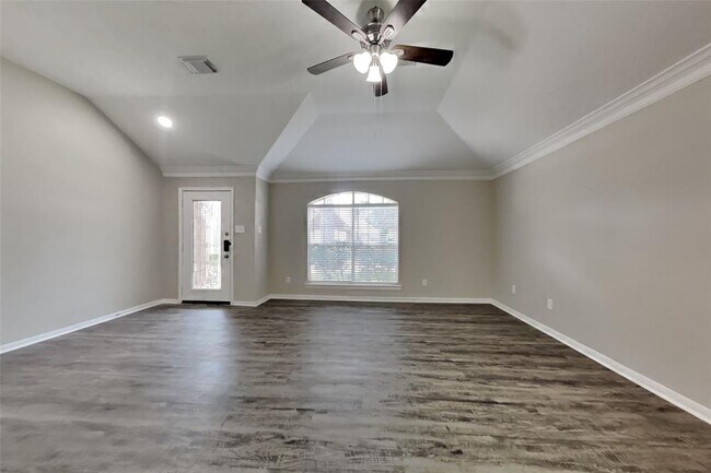 Foto del edificio - 20423 Drakewood Dr