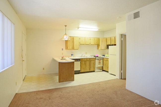 Nice Living room/Dining area - Album Park Apartments