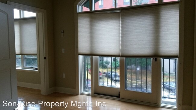Building Photo - 2 br, 1 bath House - 1101 McKenzie Ave #302
