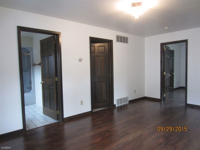 Building Photo - 622 N Garfield Ave