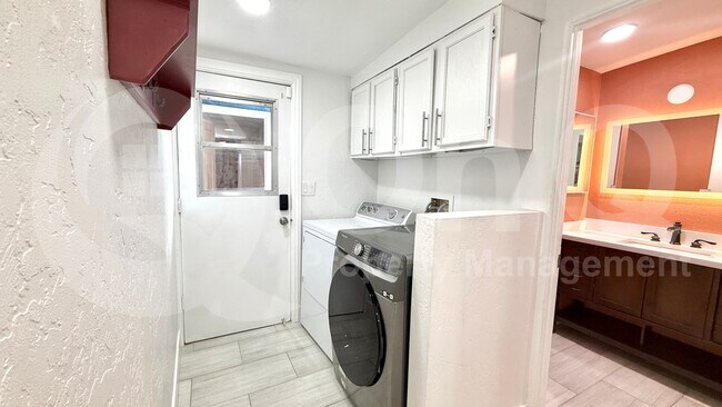 Foto del edificio - 1419 E Hatcher Rd