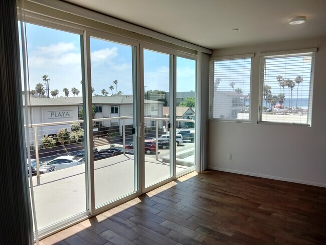 Foto del edificio - 5040 Santa Monica Ave