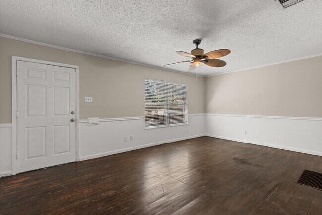 Building Photo - 3817 Parkwood St